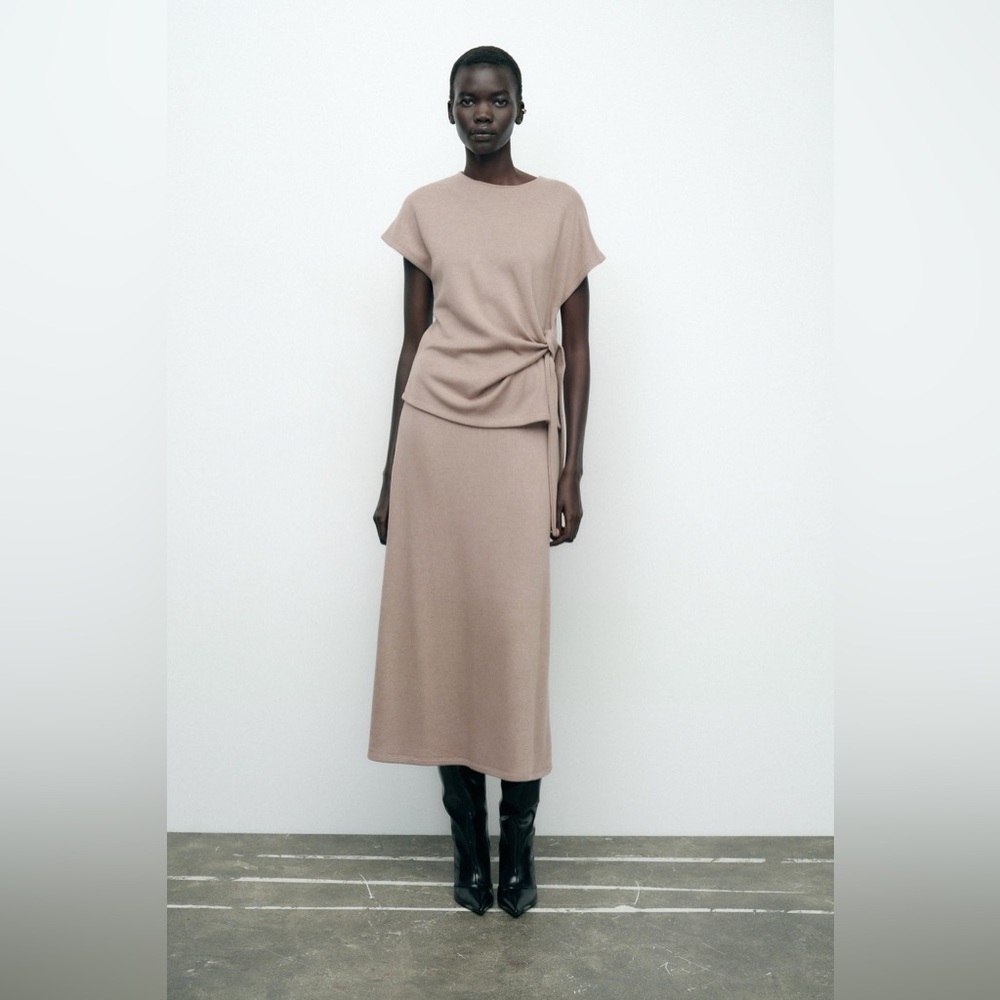 Elegant Tan Women's Skirt